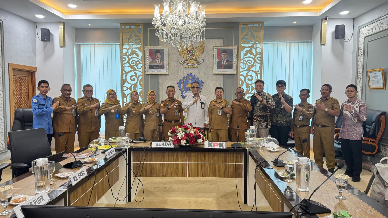 Foto-bersama-Pemkot-Kendari_dan_KPK
