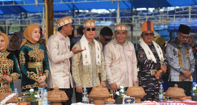 Gubernur_Sultra_Hadiri_Festival_Wawonii